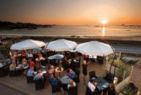 Hotelterrasse bei Sonnenuntergang