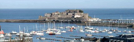 St. Peter Port Hafen und Castle