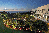 Hotel mit Blick auf Garten und Meer