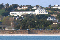 Herrliche Lage am Hang mit Blick auf die Bucht