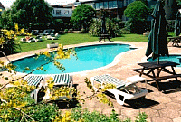 Pool und Sonnenterrasse